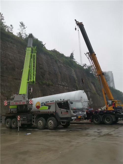 喜德县“不怕风雨冻”—— 吊车的 “恶劣环境适应” 技术